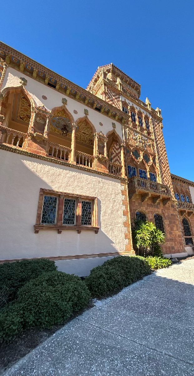 Sarasota Bar Crawl scavenger hunt photos