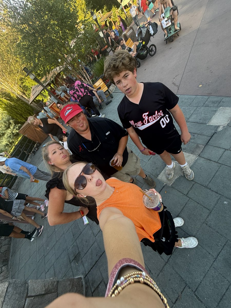 team building scavenger hunt