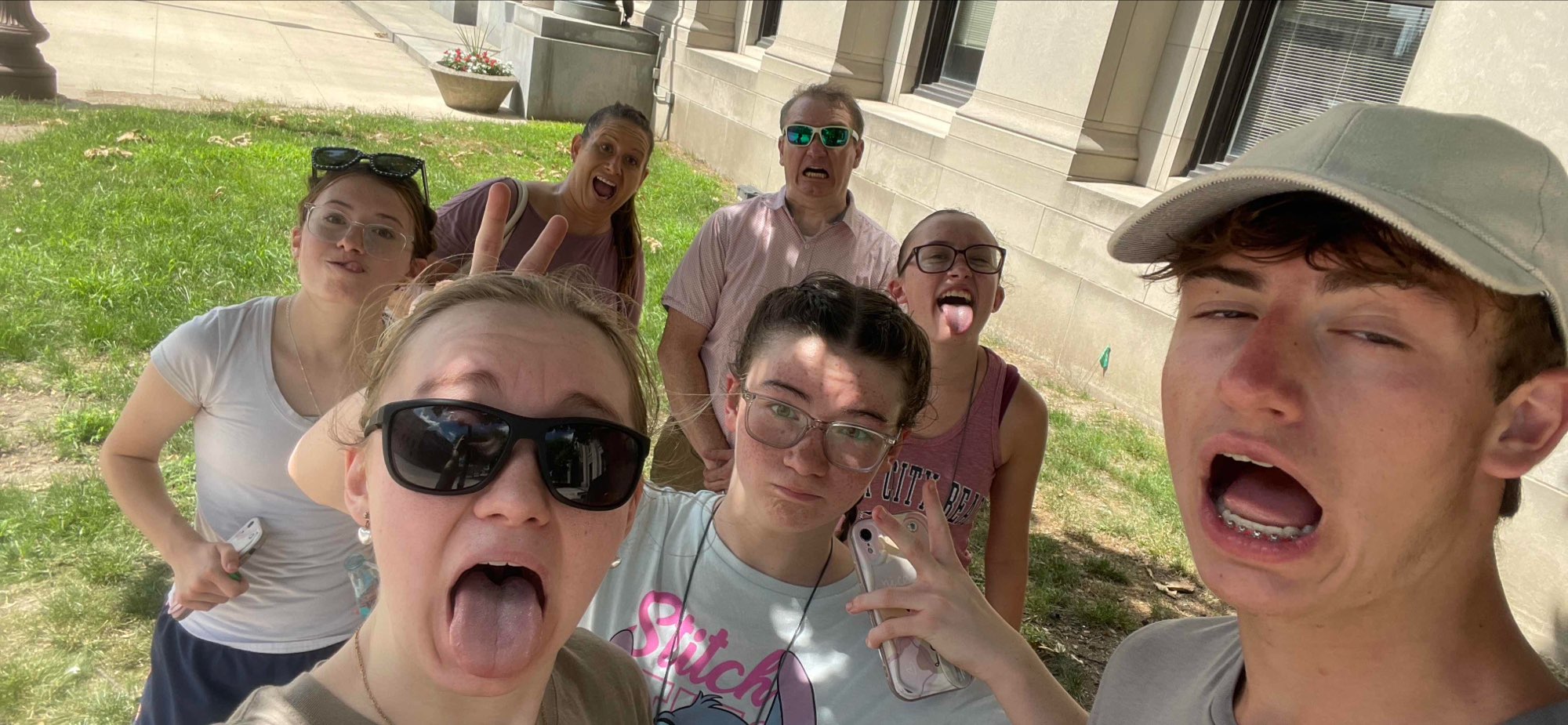 team building scavenger hunt