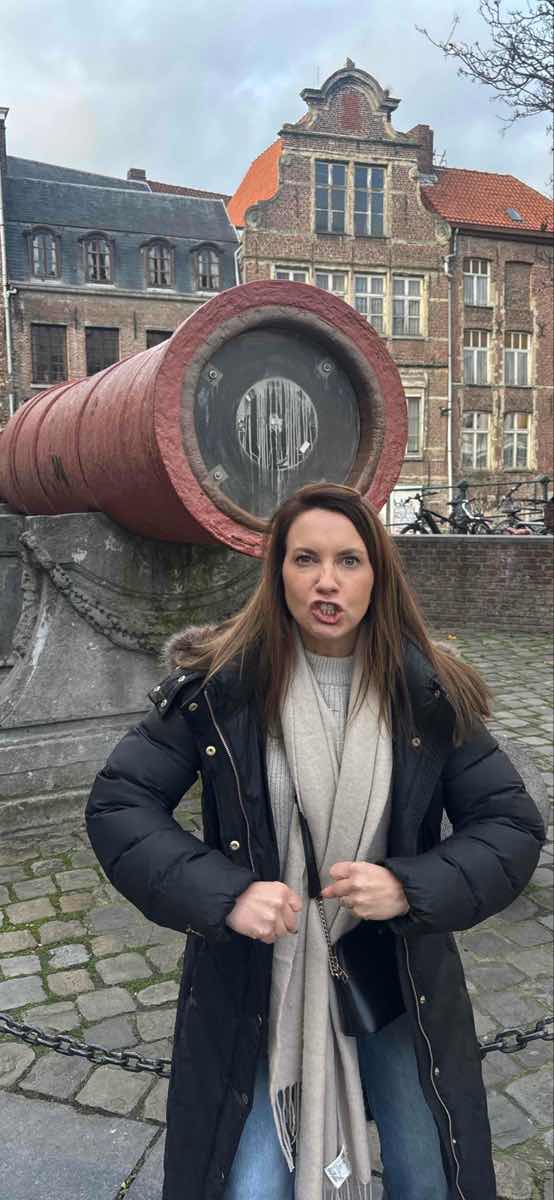 &Phi;&omega;&tau;&omicron;&gamma;&rho;&alpha;&phi;ί&epsi;&sigmav; &alpha;&pi;ό &tau;&omicron; &Kappa;&upsi;&nu;ή&gamma;&iota; &Theta;&eta;&sigma;&alpha;&upsi;&rho;&omicron;ύ &tau;&eta;&sigmav; &Gamma;ά&nu;&delta;&eta;&sigmav;