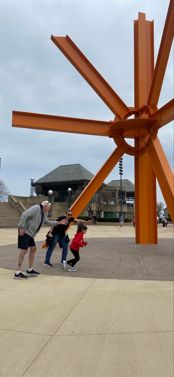 Milwaukee Bar Crawl scavenger hunt photos