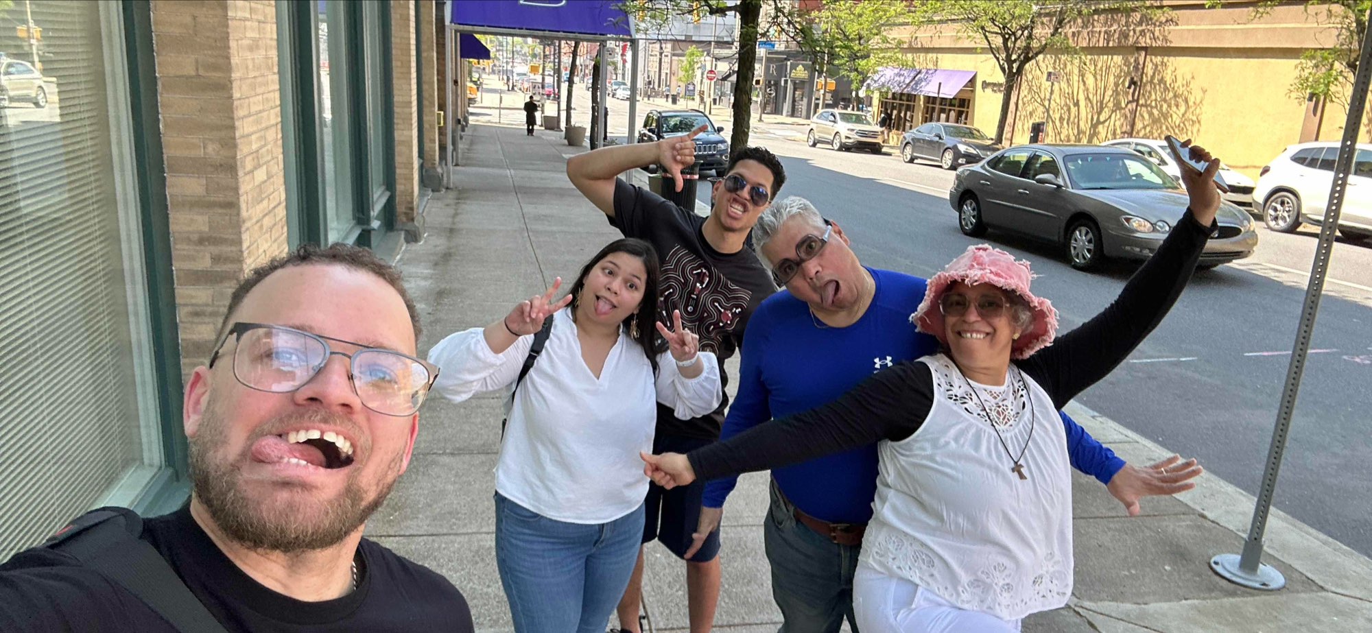 team building scavenger hunt