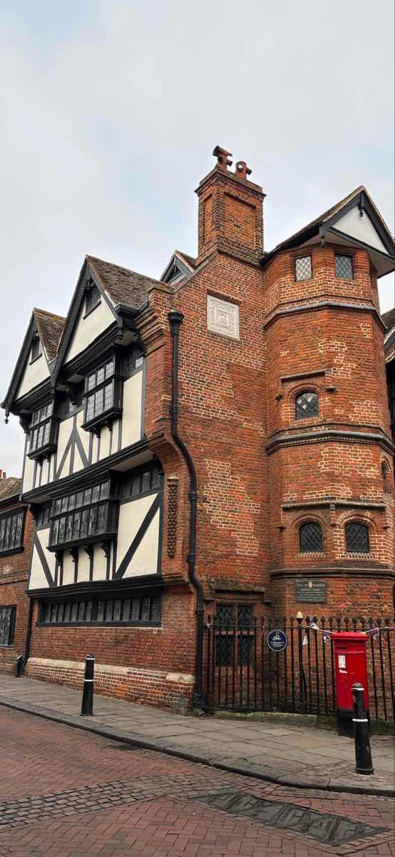 team building scavenger hunt