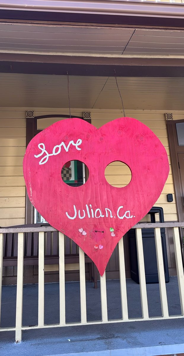 team building scavenger hunt