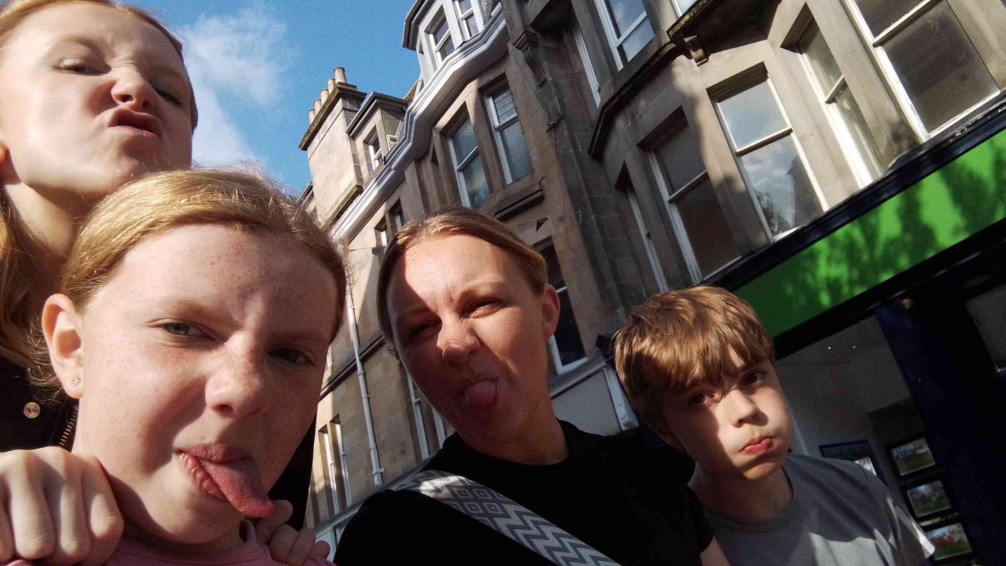 team building scavenger hunt