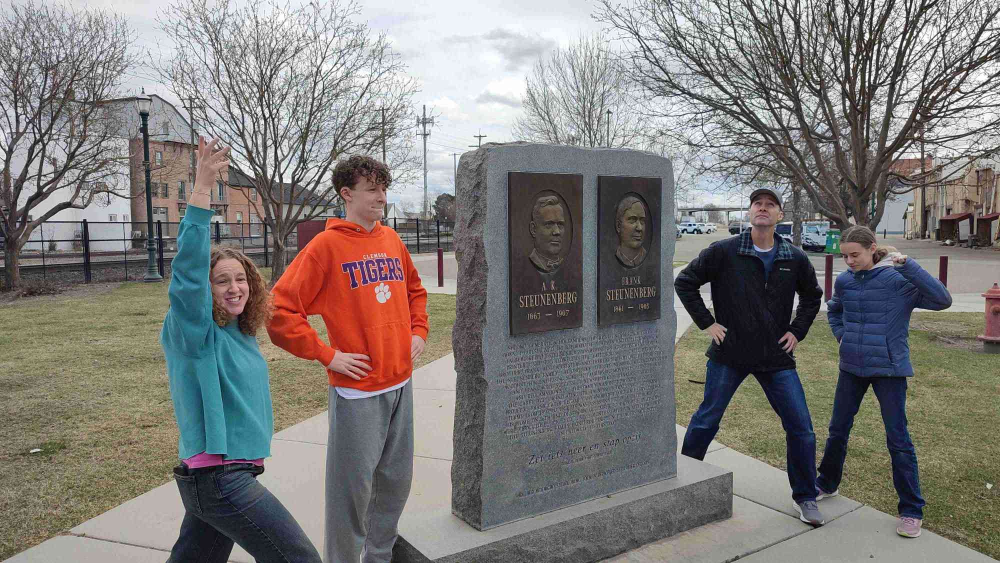 team building scavenger hunt