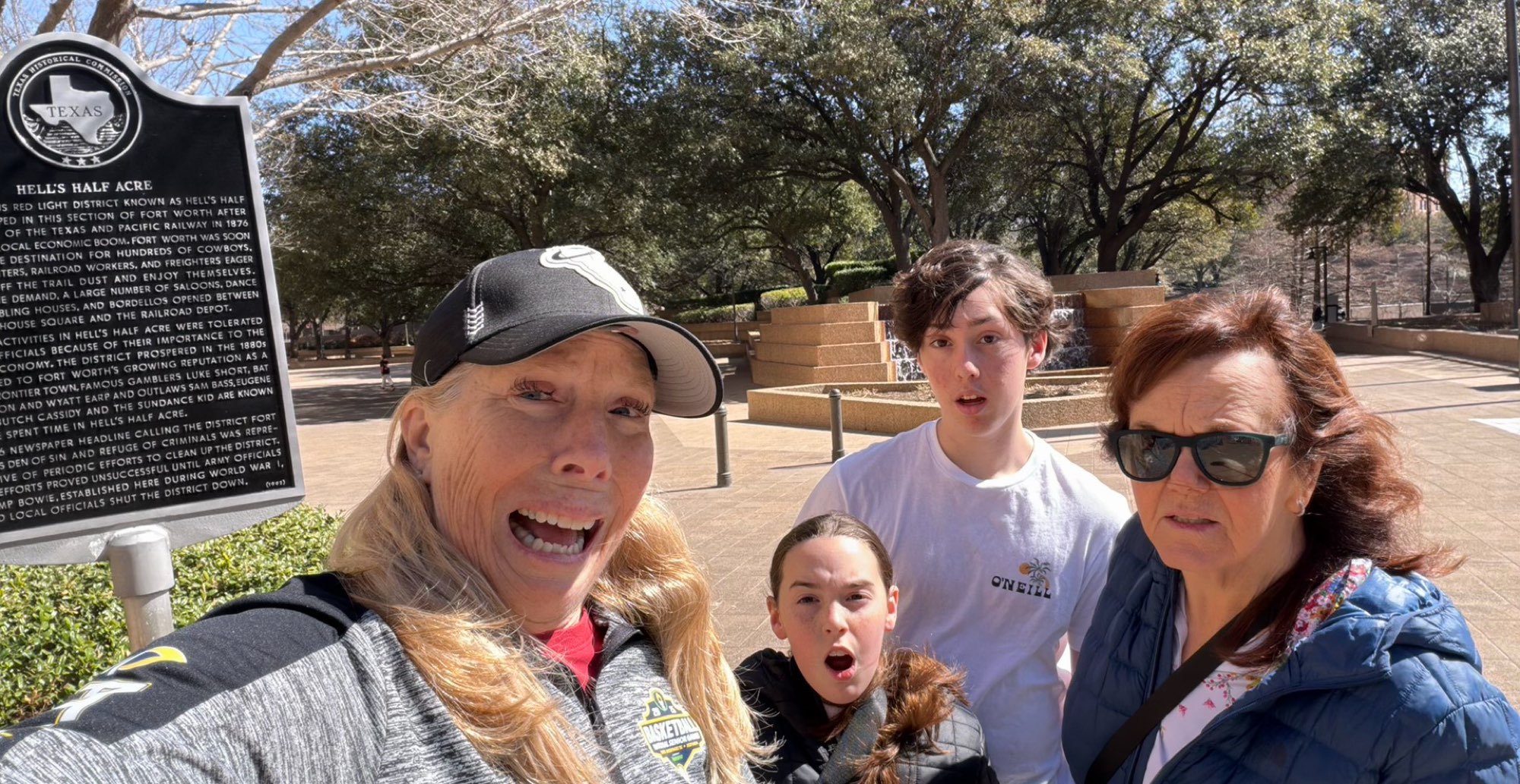 Foto's van de Fort Worth Scavenger Hunt speurtocht