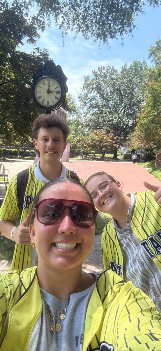 v&acirc;n&abreve;toare de comori pentru team building