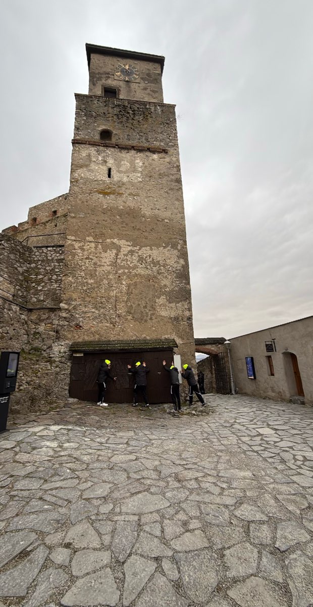 team building scavenger hunt