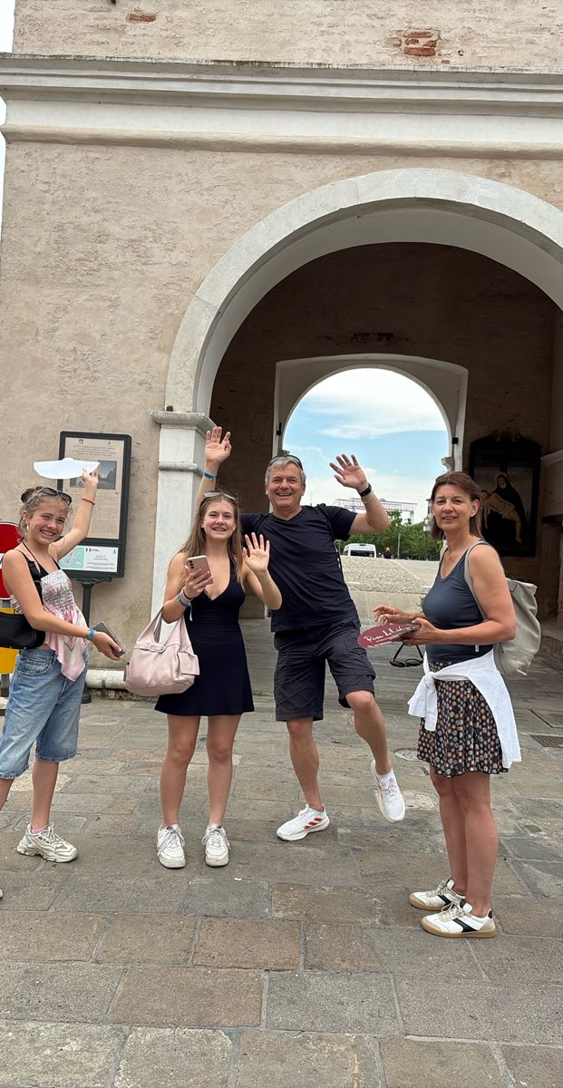 team building scavenger hunt