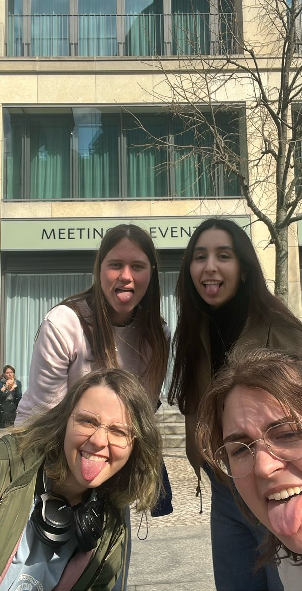 ภาพถ่ายการตามล่าหาสมบัติ Berlin Germany Scavenger Hunt