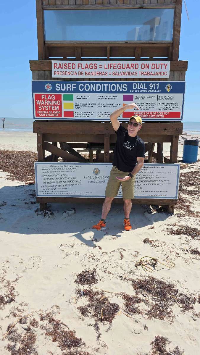 Fotografii ale v&acirc;n&abreve;torii de comori cu tur fantomatic &icirc;n Galveston