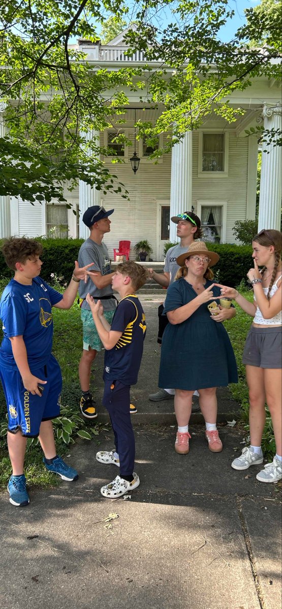 Fotky z lovu na{\rtf1\ansi\deff0{\fonttbl{\f0 Arial;}}\pard\fs24 Indianapolis Downtown Scavenger Hunt}