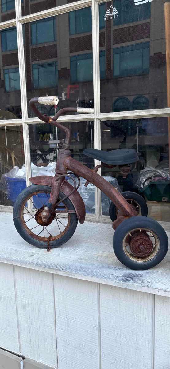 v&acirc;n&abreve;toare de comori pentru team building