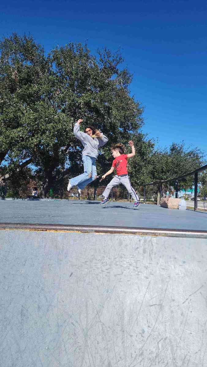 &Phi;&omega;&tau;&omicron;&gamma;&rho;&alpha;&phi;ί&epsi;&sigmav; &kappa;&upsi;&nu;ή&gamma;&iota; &theta;&eta;&sigma;&alpha;&upsi;&rho;&omicron;ύ Largo Scavenger Hunt