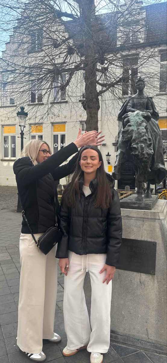 Poze v&acirc;n&abreve;toare de comori Brugge