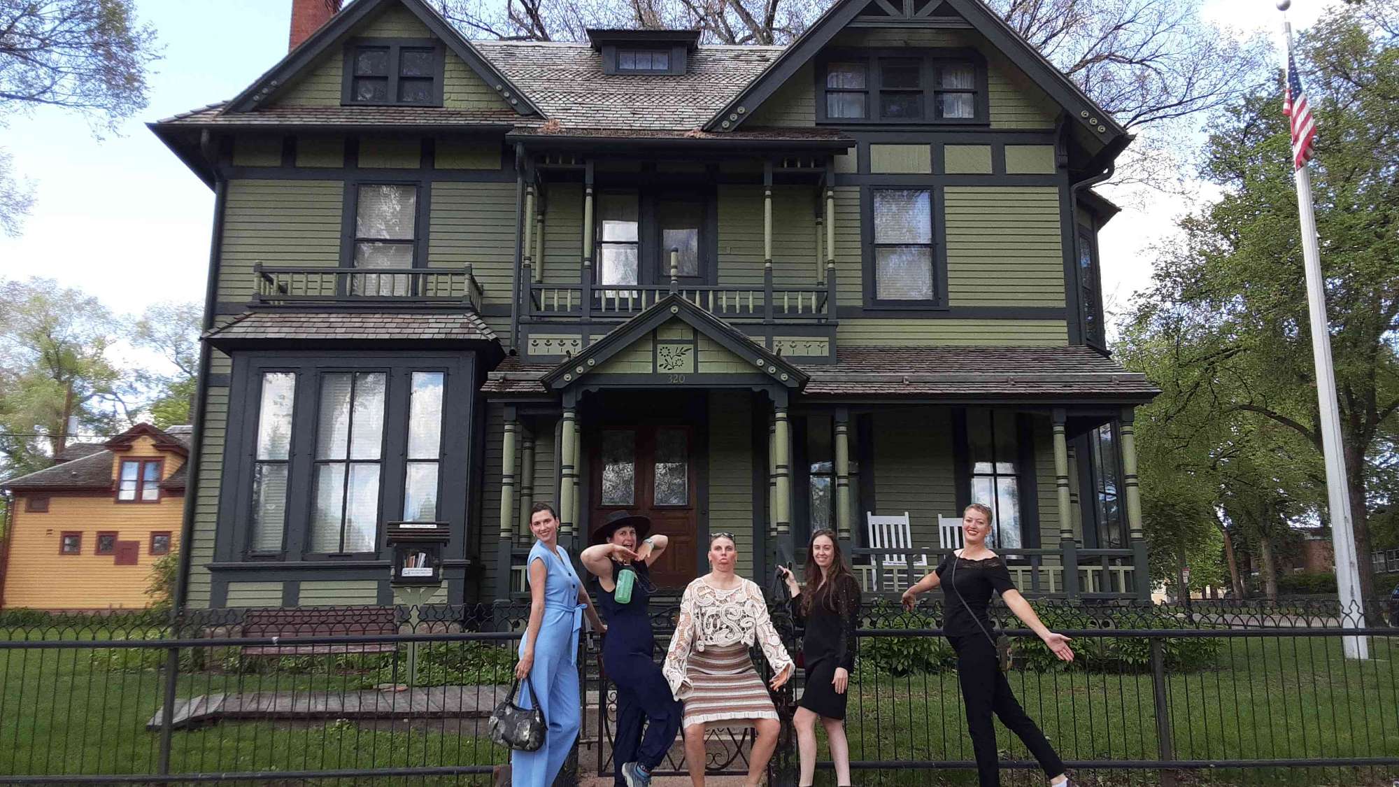 team building scavenger hunt