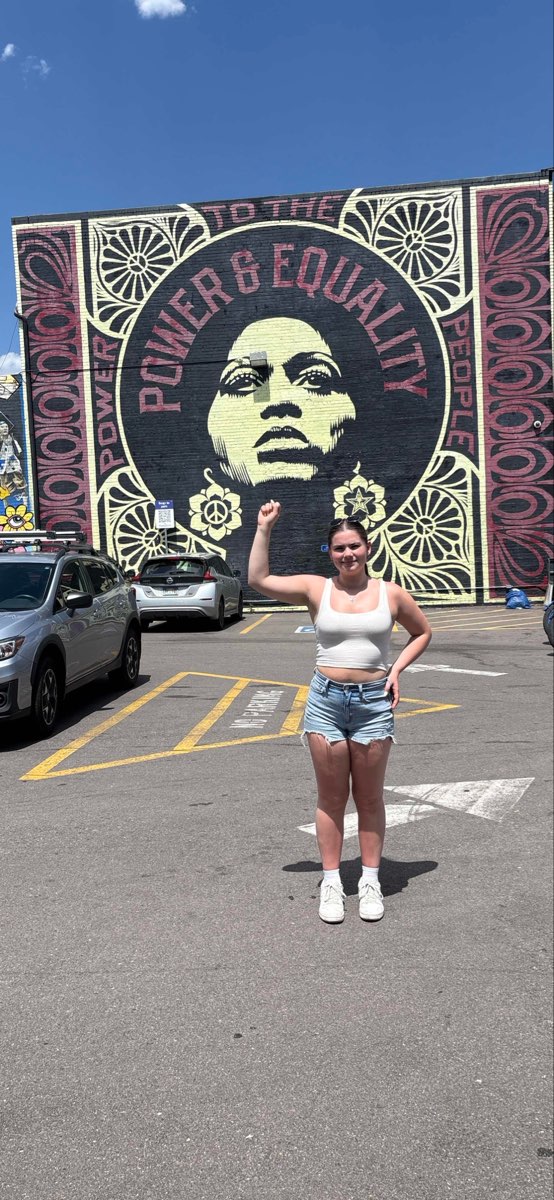 Zdjęcia polowania na padlinożerców na Uniwersytecie w Denver