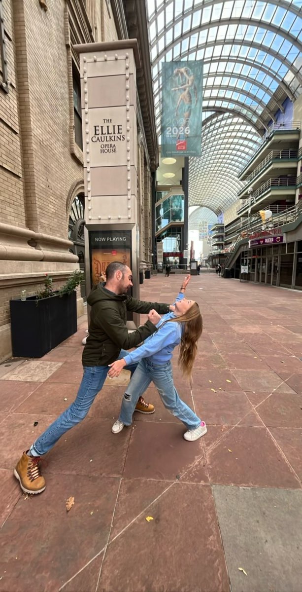 Zdjęcia polowania na padlinożerców na Uniwersytecie w Denver