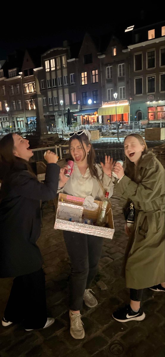 team building scavenger hunt