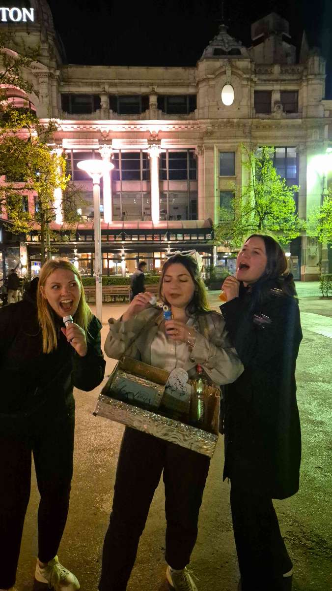 team building scavenger hunt