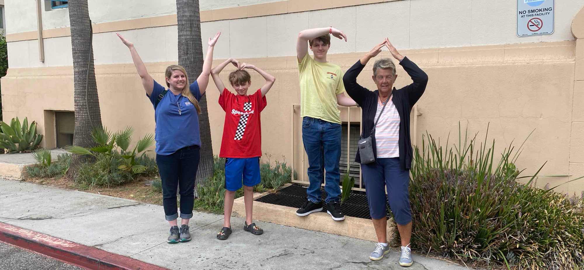 תמונות חיפוש אוצרות בגלנדייל קליפורניה