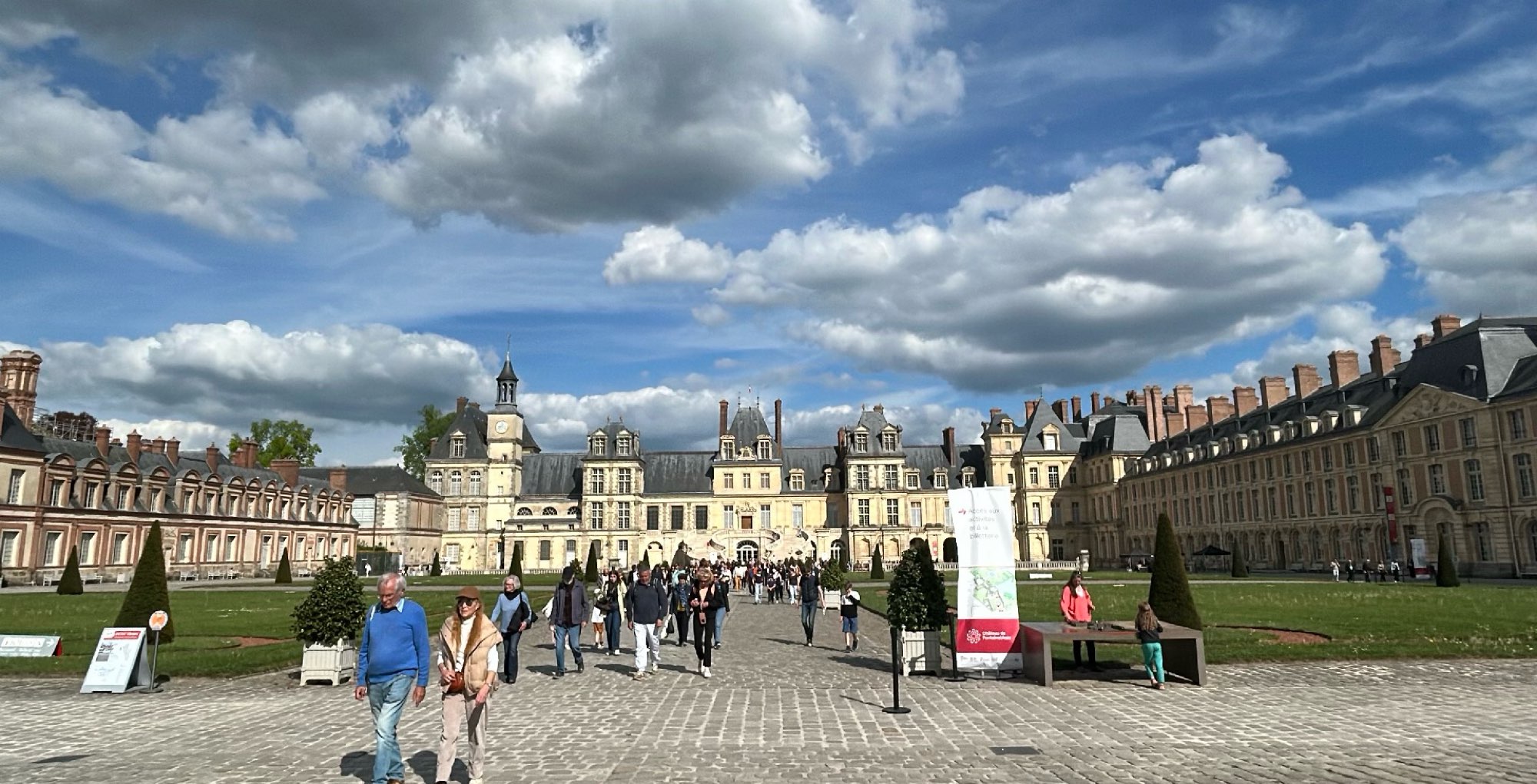 Fontainebleau Scavenger Hunt scavenger hunt photos