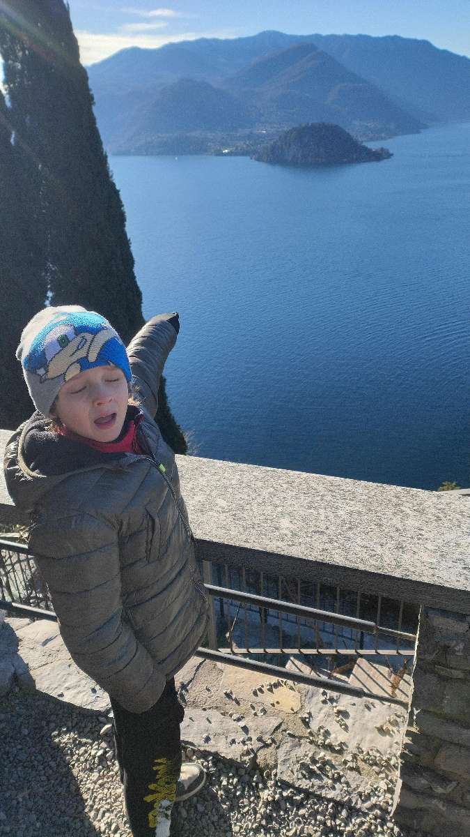 Zdj&eogon;cia z gry terenowej Varenna Scavenger Hunt