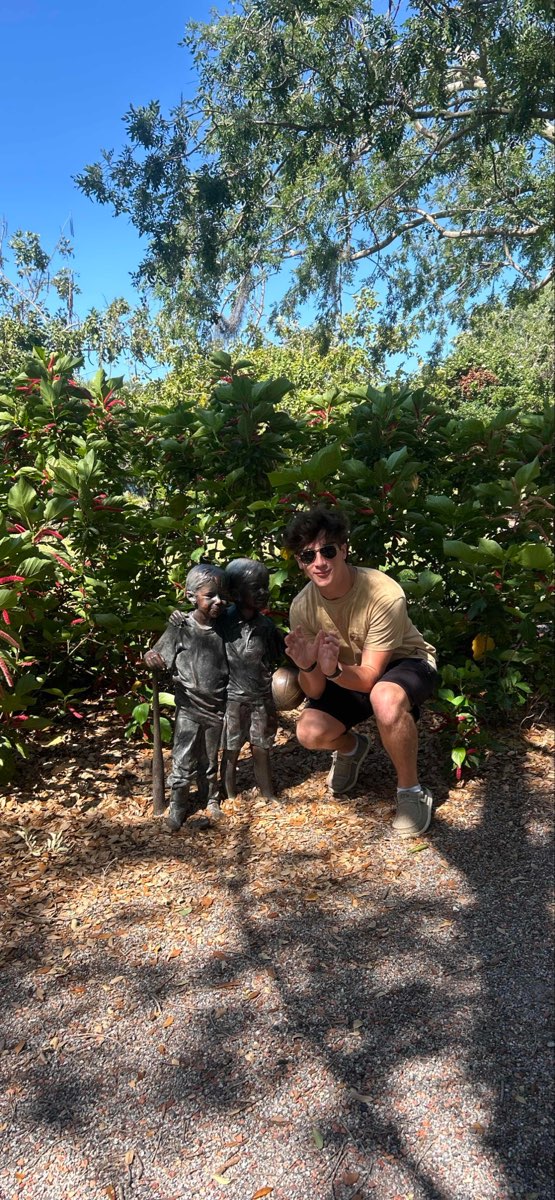 &Phi;&omega;&tau;&omicron;&gamma;&rho;&alpha;&phi;ί&epsi;&sigmav; &kappa;&upsi;&nu;ή&gamma;&iota; &theta;&eta;&sigma;&alpha;&upsi;&rho;&omicron;ύ Largo Scavenger Hunt