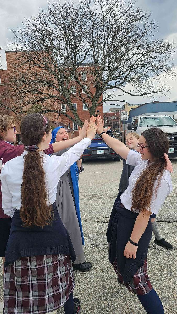 team building scavenger hunt