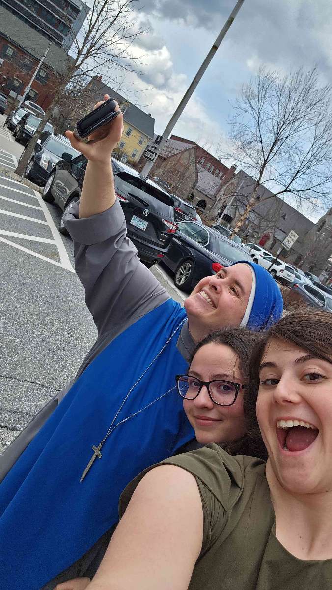 team building scavenger hunt