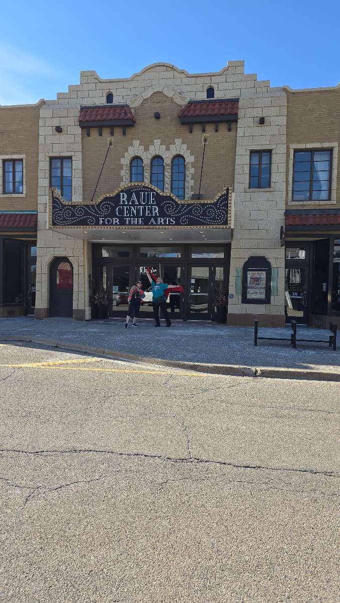 รูปภาพล่าสมบัติ Crystal Lake Scavenger Hunt