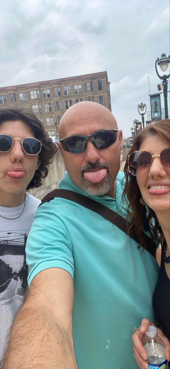 Milwaukee Bar Crawl scavenger hunt photos