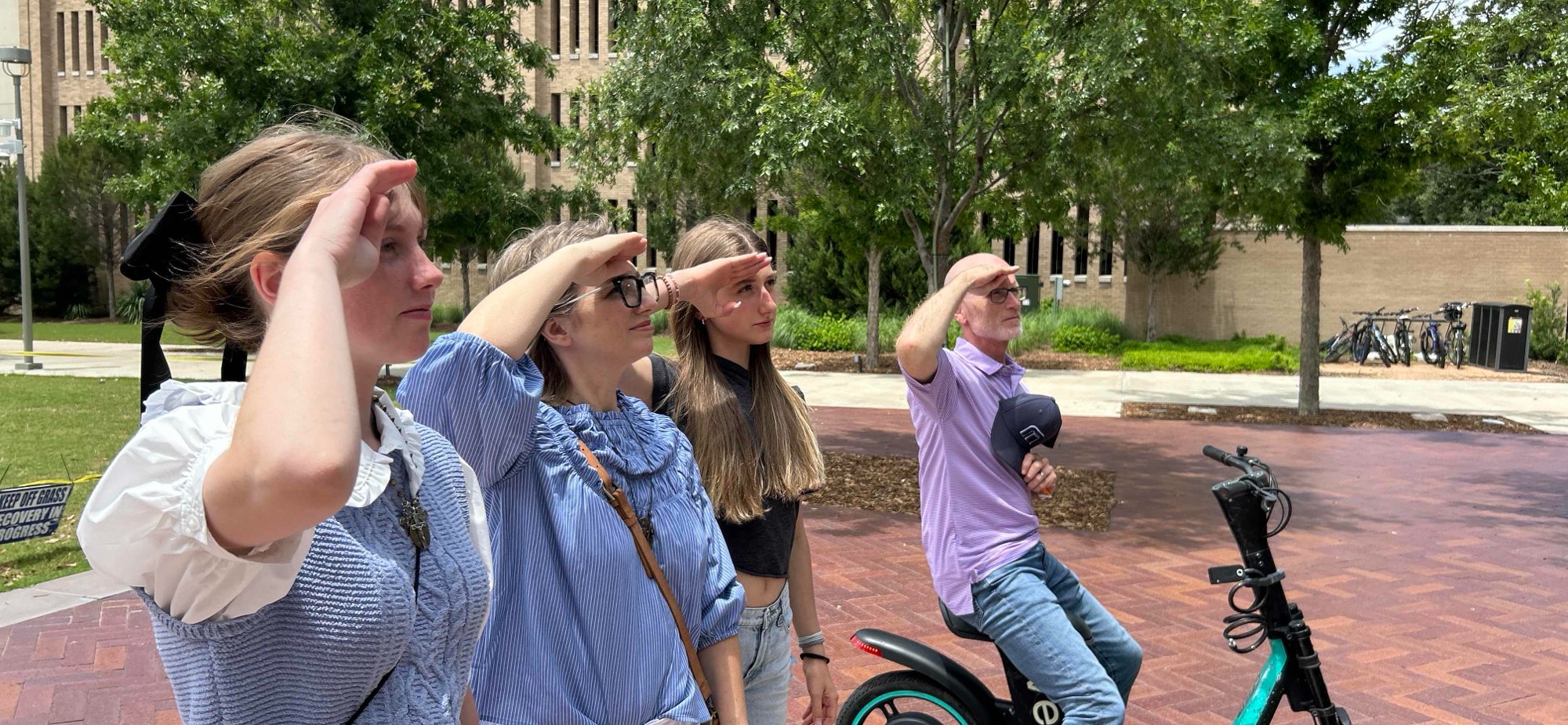 team building scavenger hunt