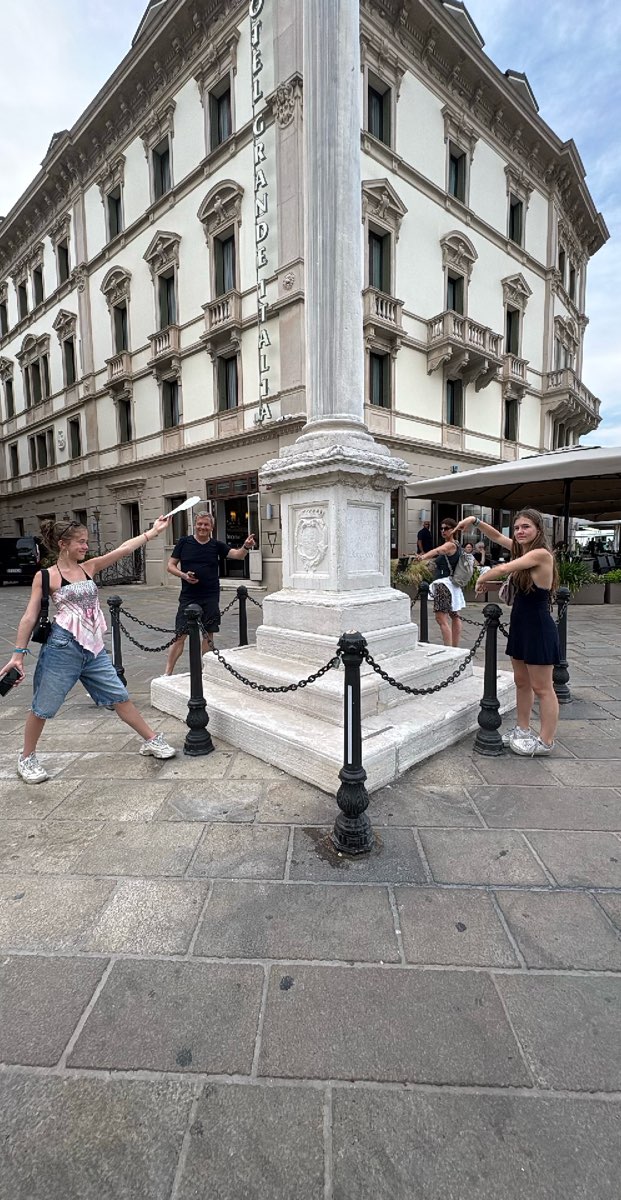 team building scavenger hunt
