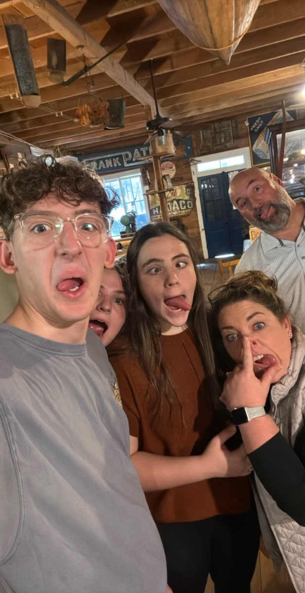 team building scavenger hunt