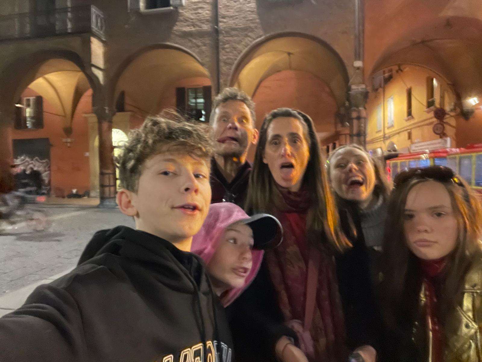 team building scavenger hunt