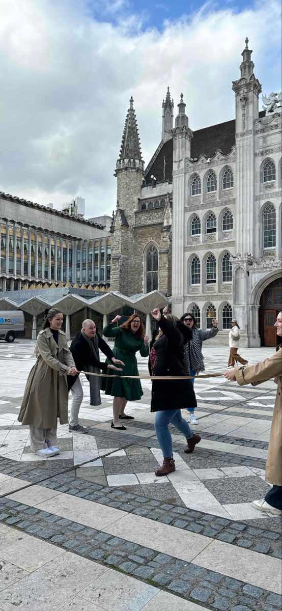 Fotografii ale v&acirc;n&abreve;torii de comori din Parcul Battersea