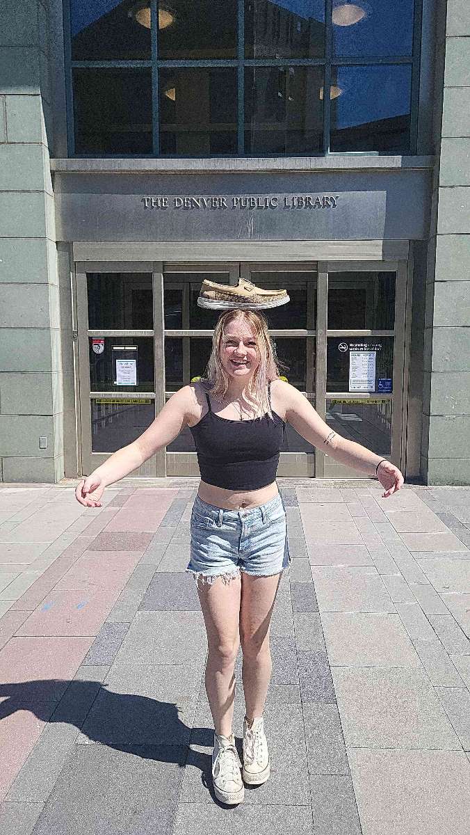 Zdjęcia polowania na padlinożerców na Uniwersytecie w Denver