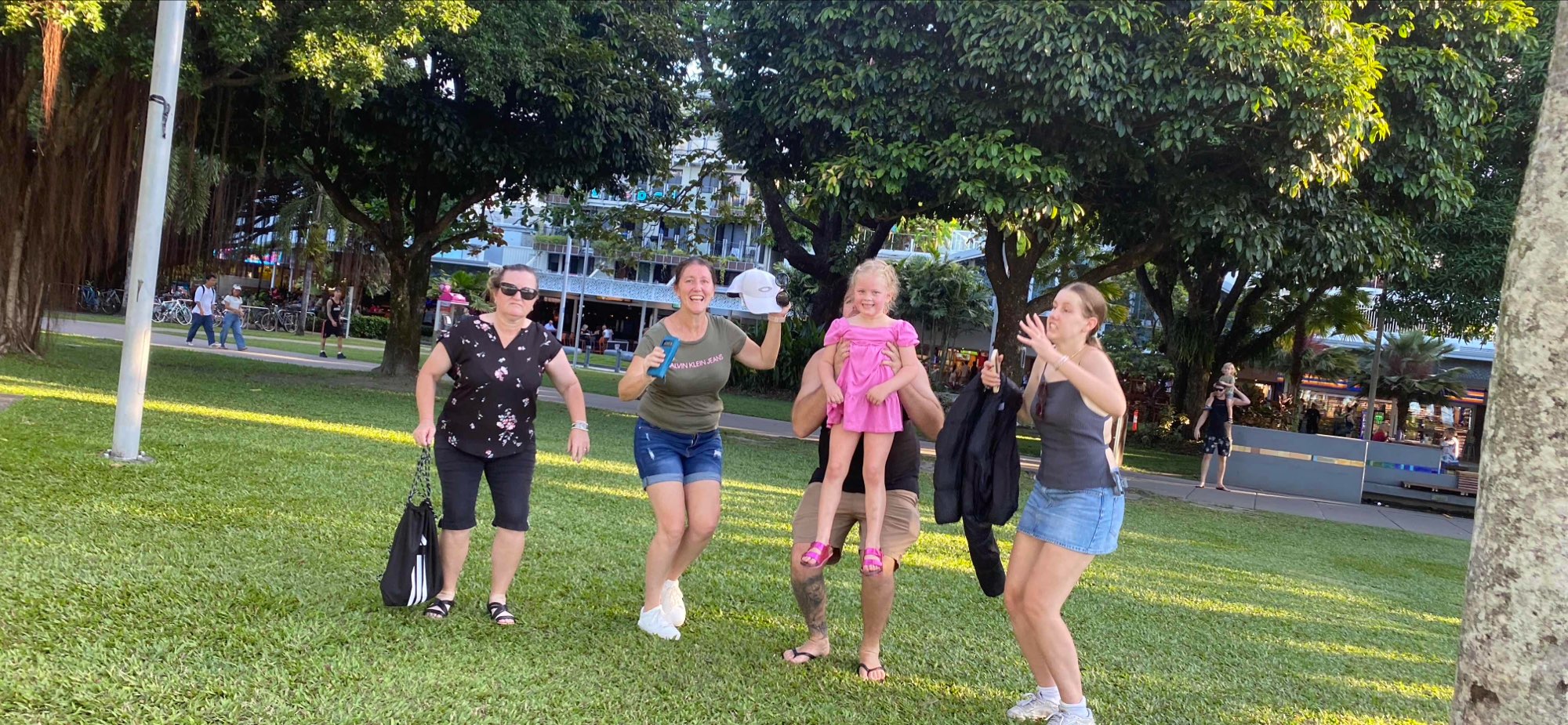 Cairns Scavenger Hunt (İpucu Avı) Fotoğrafları