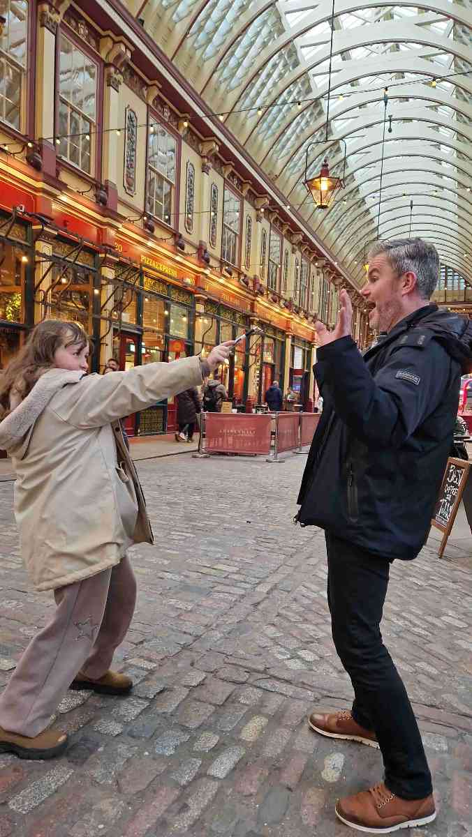 Cultura Pop&colon; caccia al tesoro alle location di The Travel Book Co&period; foto scavenger hunt