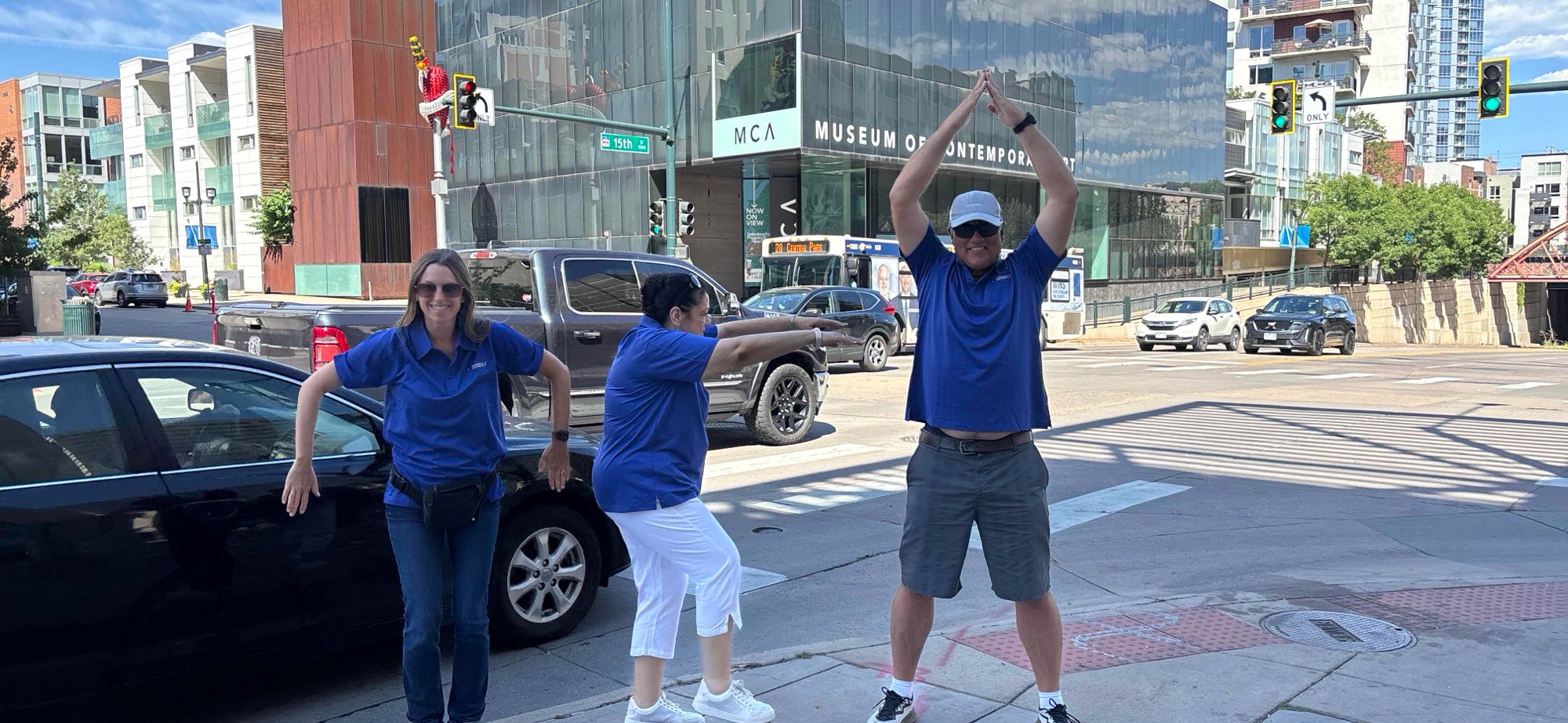 Zdjęcia polowania na padlinożerców na Uniwersytecie w Denver