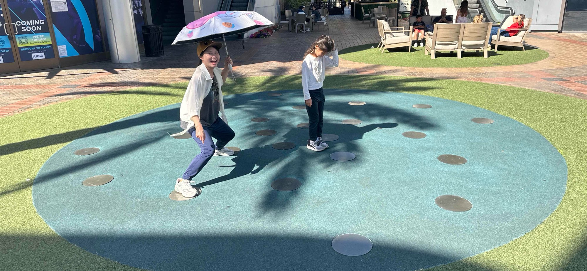 University of California--Irvine Scavenger Hunt -aarteenmets&auml;styskuvia