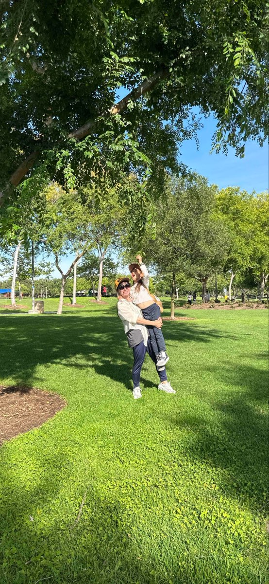 University of California--Irvine Scavenger Hunt -aarteenmets&auml;styskuvia