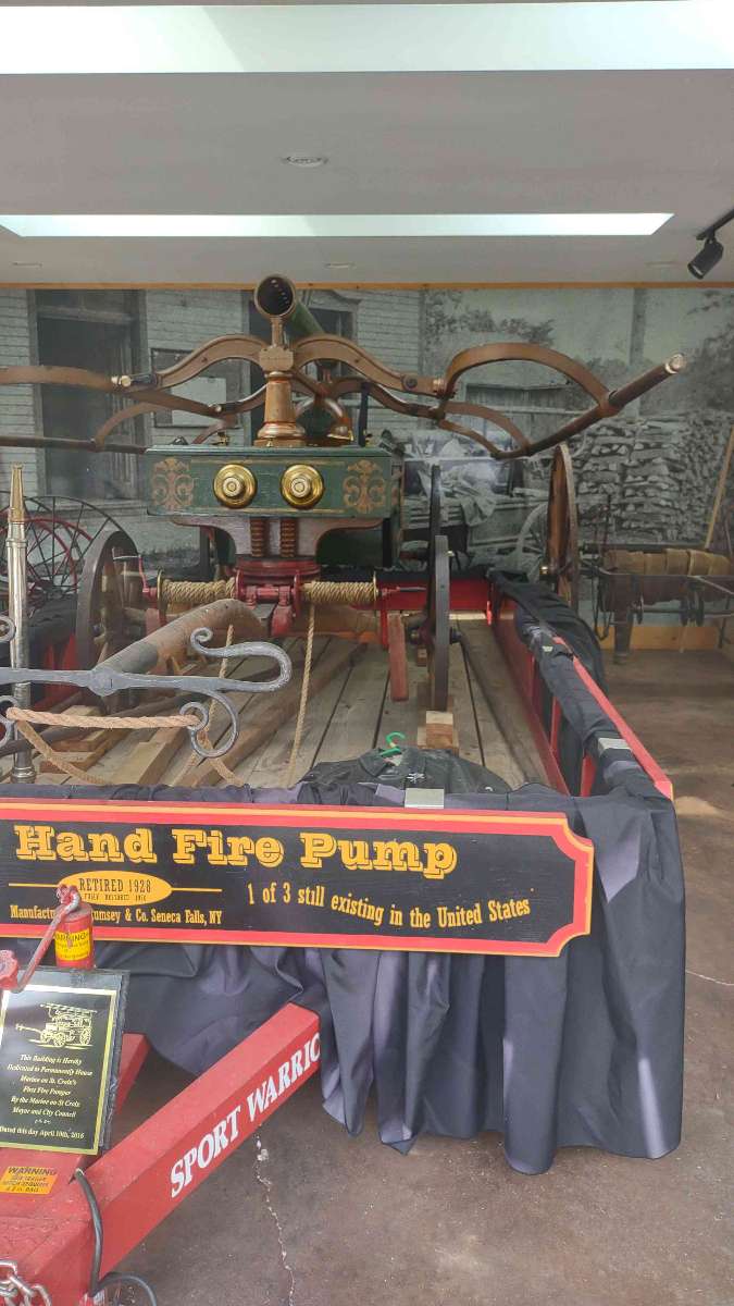 &Phi;&omega;&tau;&omicron;&gamma;&rho;&alpha;&phi;ί&epsi;&sigmav; &tau;&omicron;&upsi; &Kappa;&upsi;&nu;&eta;&gamma;&iota;&omicron;ύ &Theta;&eta;&sigma;&alpha;&upsi;&rho;&omicron;ύ Marine on Saint Croix