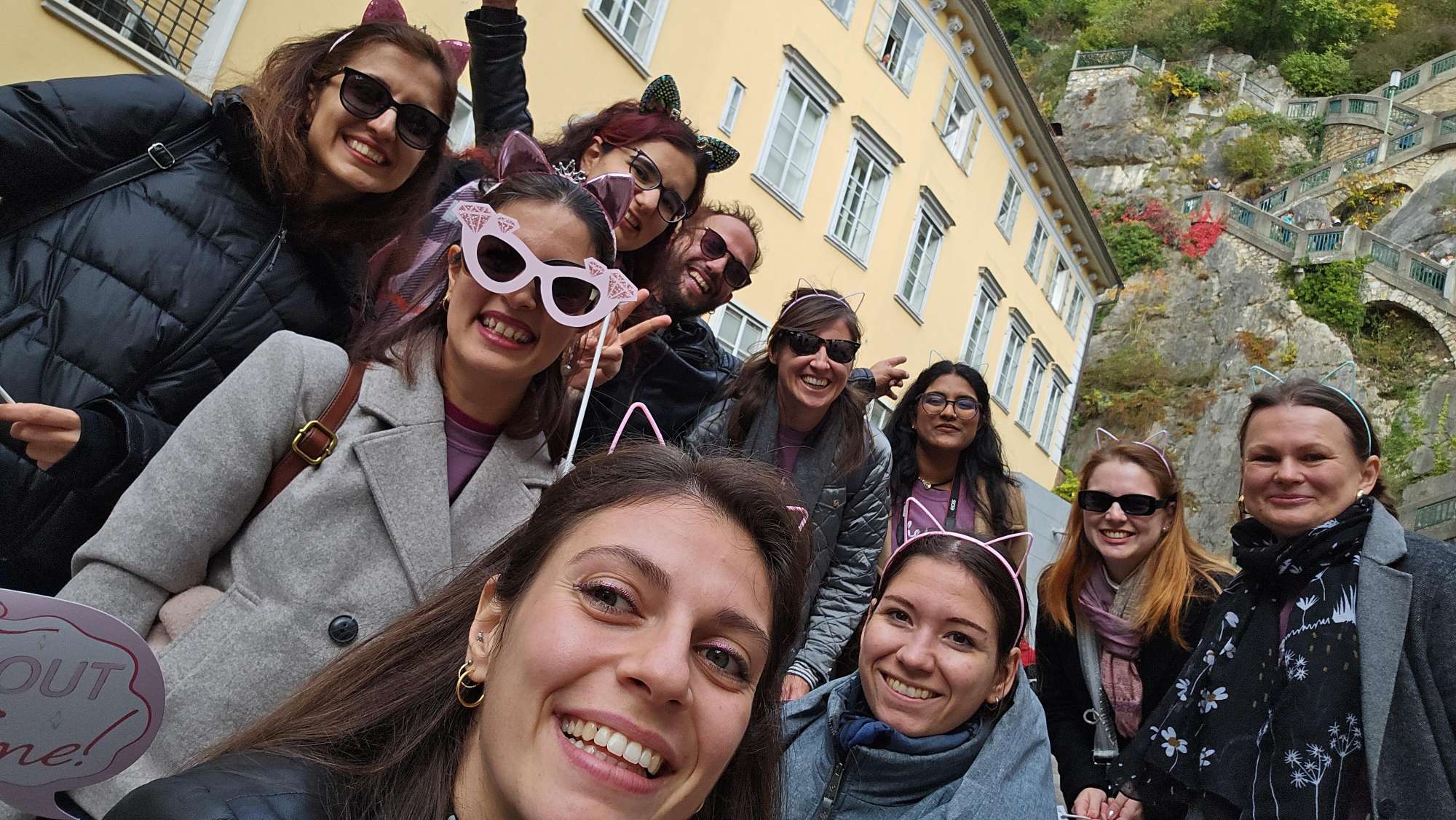 csapat&eacute;p&iacute;t&odblac; kincsvad&aacute;szat