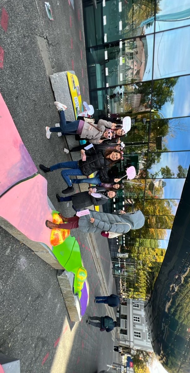 csapat&eacute;p&iacute;t&odblac; kincsvad&aacute;szat