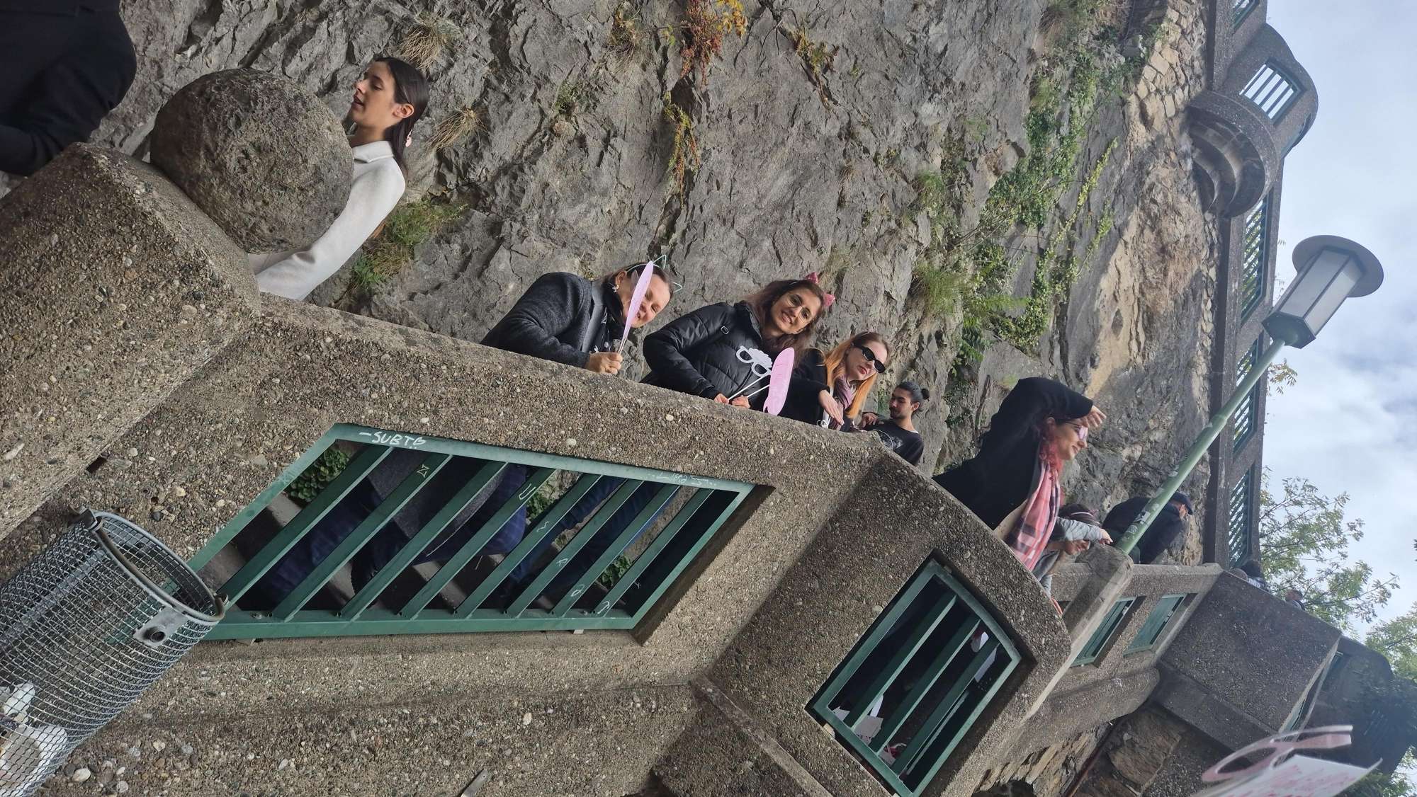 csapat&eacute;p&iacute;t&odblac; kincsvad&aacute;szat