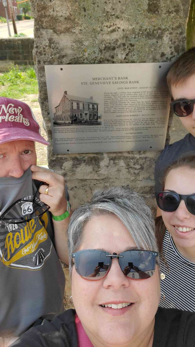 Fotografii de la Vânătoarea de Comori din Saint Genevieve