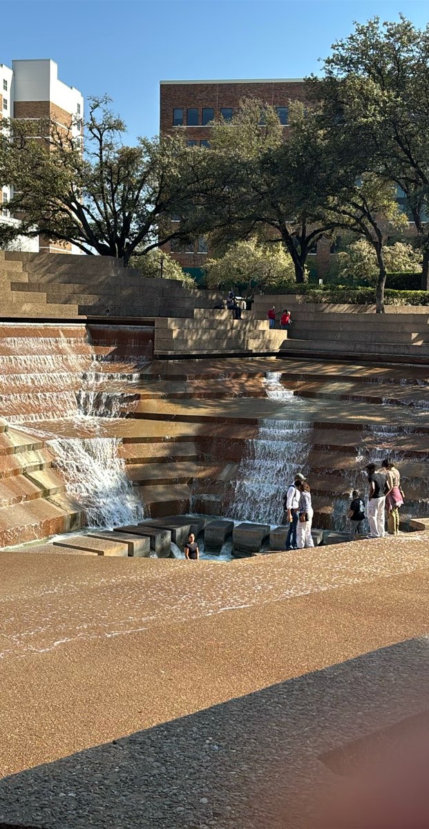 Zdj&eogon;cia z West 7th District Scavenger Hunt